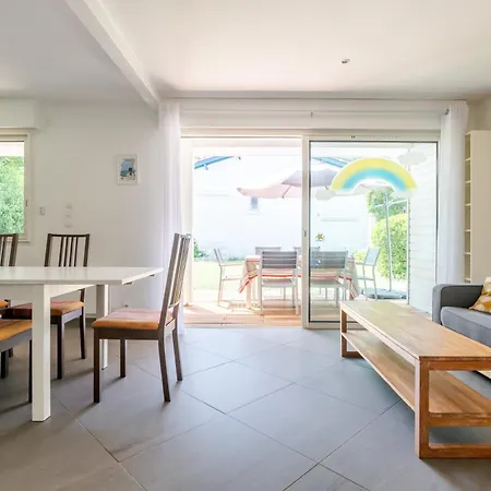 Quiet Family In Center Lacanau-ocean