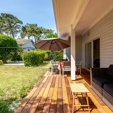 Quiet Family In Center Lacanau-ocean *